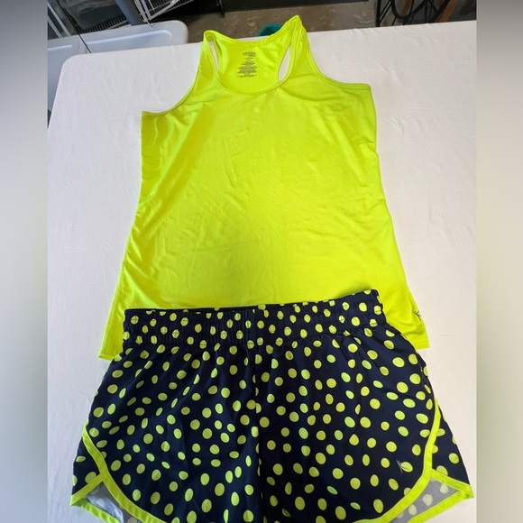 DANSKIN LIME GREEN TANK TOP AND POLKA DOT SHORT SET.  SIZE MEDIUM (8-10) - Picture 1 of 10